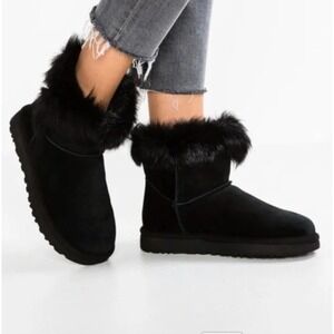 UGG Classic Short Fur Boots Black Womens 9 Designer Gorpcore Preppy Cozycore